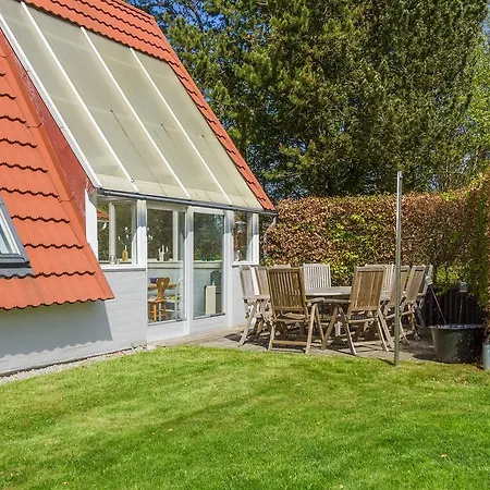 Casa de Férias Three-bedroom Holiday In Hals